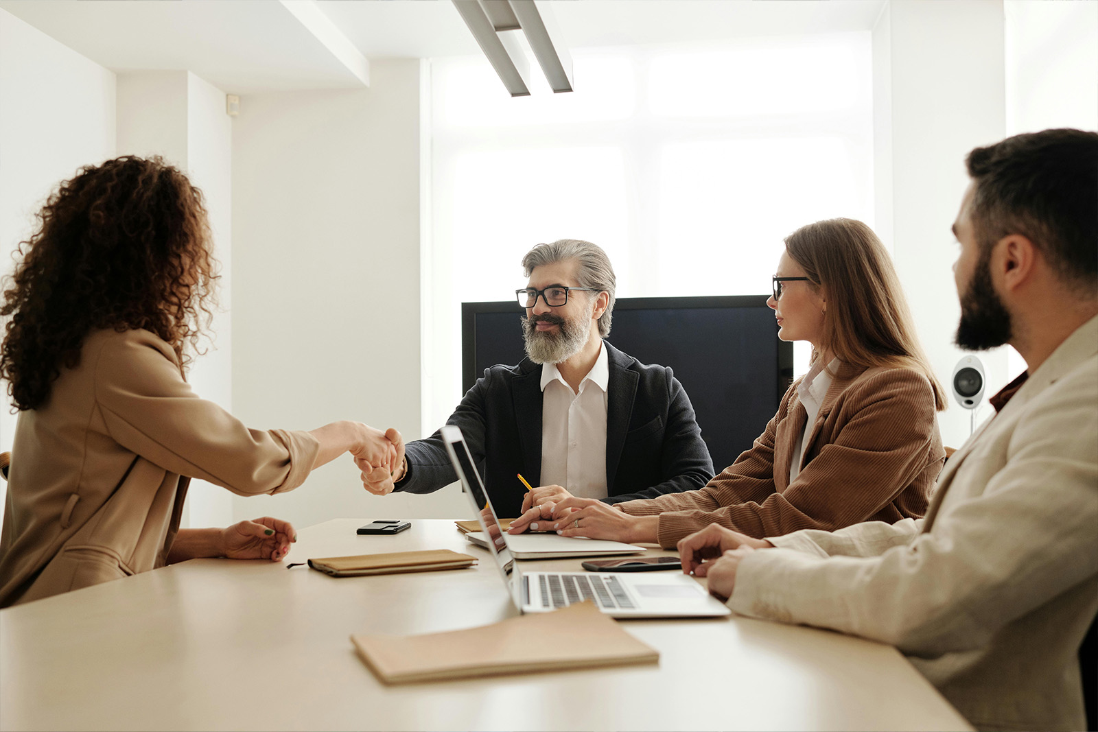 Do Agents Prefer Tenant Profiles Over Emails?